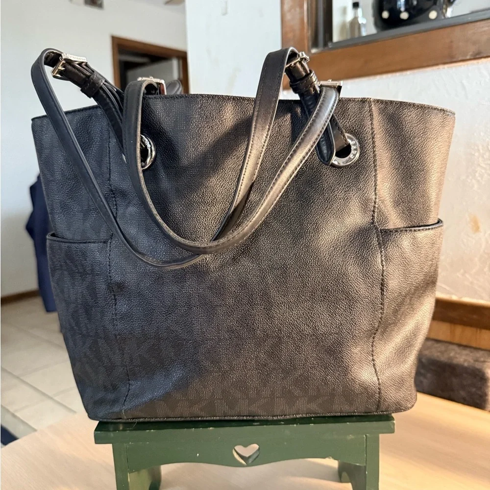Michael Kors Jet Set Signature Tote in Black with Silver Accents